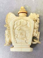 A Chinese ivory snuff bottle, Qing Dynasty, 19th century