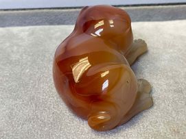 A Chinese agate carving of a pup, Qing Dynasty, 19th century