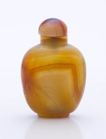A Chinese banded agate snuff bottle, Qing Dynasty, 19th century