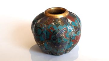 A small Chinese cloisonné jar, Ming Dynasty, 17th century