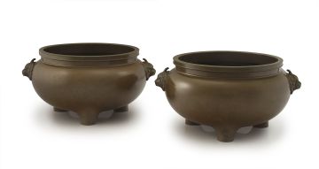 A pair of large Chinese bronze incense burners, Qing Dynasty, 19th century