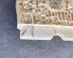 A Chinese Canton ivory card case, Qing Dynasty, late 18th century