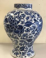 A Chinese blue and white vase, Qing Dynasty, Kangxi period, 1662-1722
