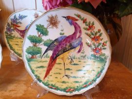 A set of three 'Chelsea' style dishevelled bird cabinet plates, early 20th century