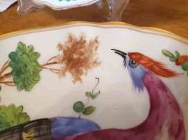 A set of three 'Chelsea' style dishevelled bird cabinet plates, early 20th century