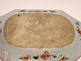 A Chinese famille-verte platter, Qianlong period, 1735-1796