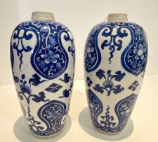 A pair of Chinese blue and white vases, Qing Dynasty, 19th century