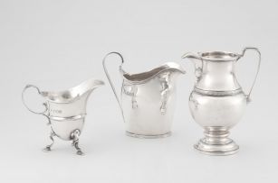 An Edward VII silver cream jug, Stokes & Ireland Ltd, London, 1905