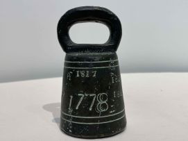 A VOC bronze weight, 1778