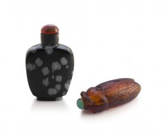 A Chinese amber cicada snuff bottle, Qing Dynasty, 19th century