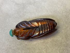 A Chinese amber cicada snuff bottle, Qing Dynasty, 19th century