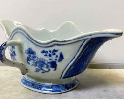 A Chinese Export blue and white dish, Qing Dynasty, late 18th/early 19th century