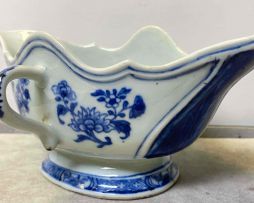 A Chinese Export blue and white dish, Qing Dynasty, late 18th/early 19th century