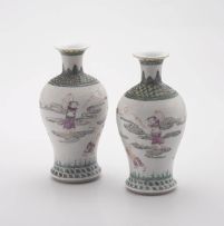 A pair of Chinese famille-verte vases, Qing Dynasty, late 19th century