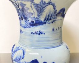 A Chinese Export blue and white spittoon, Qianlong period, 1735-1796