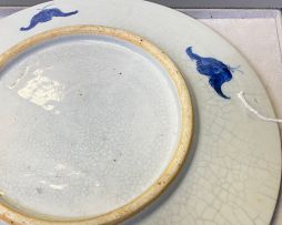 A Chinese blue and white craquelure dish, early 20th century