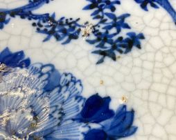 A Chinese blue and white craquelure dish, early 20th century