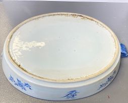 A Chinese blue and white warming dish, Qianlong period, 1735-1796