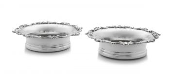 A pair of electroplated wine coasters, Elkington & Company, 20th century