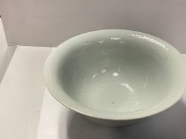 A Chinese celadon-glazed bowl, Qing Dynasty, 18th/19th century