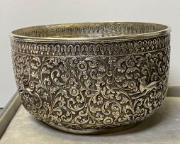 A Colonial Indian silver bowl, 19th century