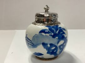 A Chinese blue and white tea caddy, Qing Dynasty, Qianlong period, 1736-1795