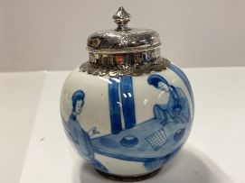 A Chinese blue and white tea caddy, Qing Dynasty, Qianlong period, 1736-1795
