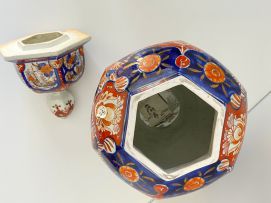 A pair of Japanese Imari vases and covers, Meiji period, 1868-1912