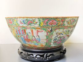 A Chinese famille-rose bowl, Qing Dynasty, 19th century