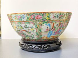 A Chinese famille-rose bowl, Qing Dynasty, 19th century