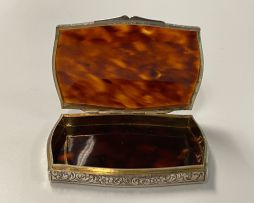 A George III tortoiseshell and rose gold inlaid snuff box, early 19th century