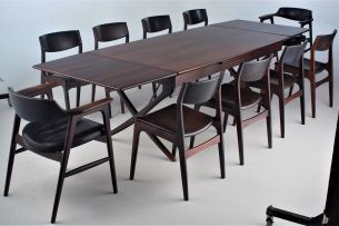 A Danish rosewood crossbanded draw-leaf dining table designed by Hans Wegner