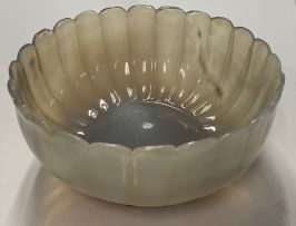 A Chinese agate bowl, Qing Dynasty, 19th century