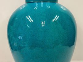 A Chinese turquoise-glazed crackelware vase, Qing Dynasty, 18th/19th century