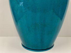 A Chinese turquoise-glazed crackelware vase, Qing Dynasty, 18th/19th century