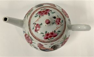 A Chinese famille-rose teapot, Qing Dynasty, late 18th/early 19th century