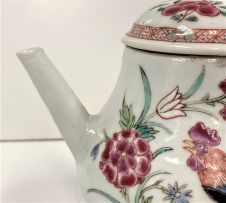 A Chinese famille-rose teapot, Qing Dynasty, late 18th/early 19th century