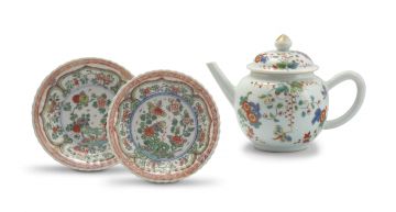 A pair of Chinese famille-verte saucer dishes, Qing Dynasty, Kangxi period, 1622-1722