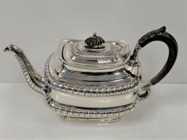An Edwardian three-piece silver tea set, Joseph Rodgers & Sons, Sheffield, 1903