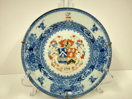 A Chinese Export armorial plate, Qing Dynasty, Qianlong period, 1736-1795