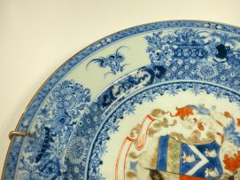 A Chinese Export armorial plate, Qing Dynasty, Qianlong period, 1736-1795