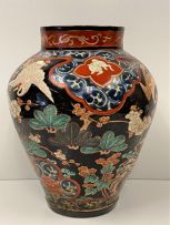 A Japanese Imari vase, Edo period, 1615-1868, 18th century